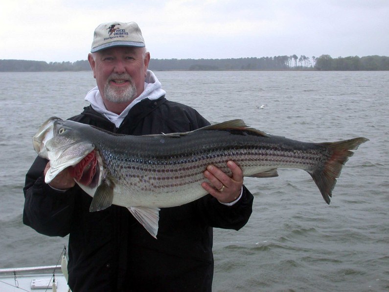 Big Dan with his 40 incher, the big fish of the day!